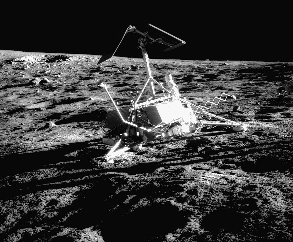 Surveyor 3, photographié en novembre 1969
par les astronautes de la mission Apollo 12